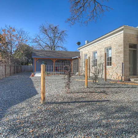 New! Luxurious Home With Wine Cellar & Firepit!